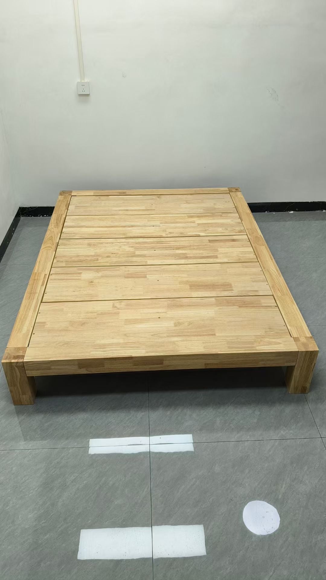 ANJU Chunky Leg Solid Oak Platform Bed, Low Japanese Bed Frame with Plank Deck, Super Single to King