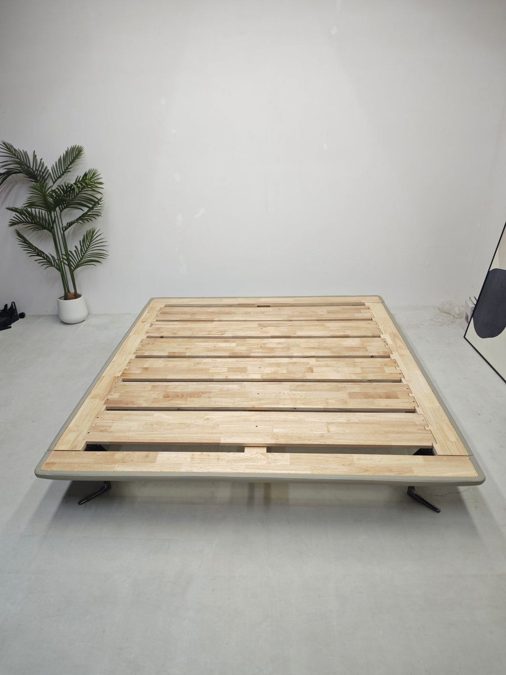 ANJU Bevelled Edge Floating Oak Platform Bed with Black Metal Feet, Queen or King