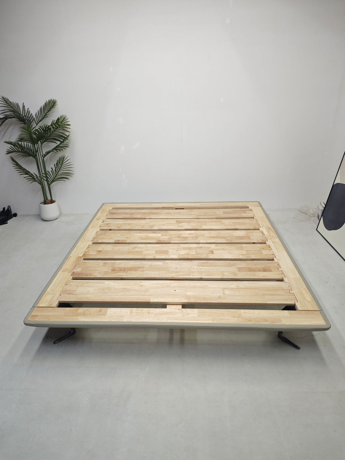 ANJU Bevelled Edge Floating Oak Platform Bed with Black Metal Feet, Queen or King