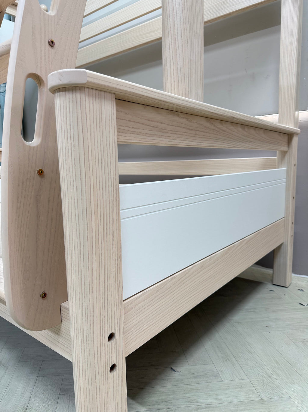 ANJU Windmill Wooden Bunk Bed with Pink Trim