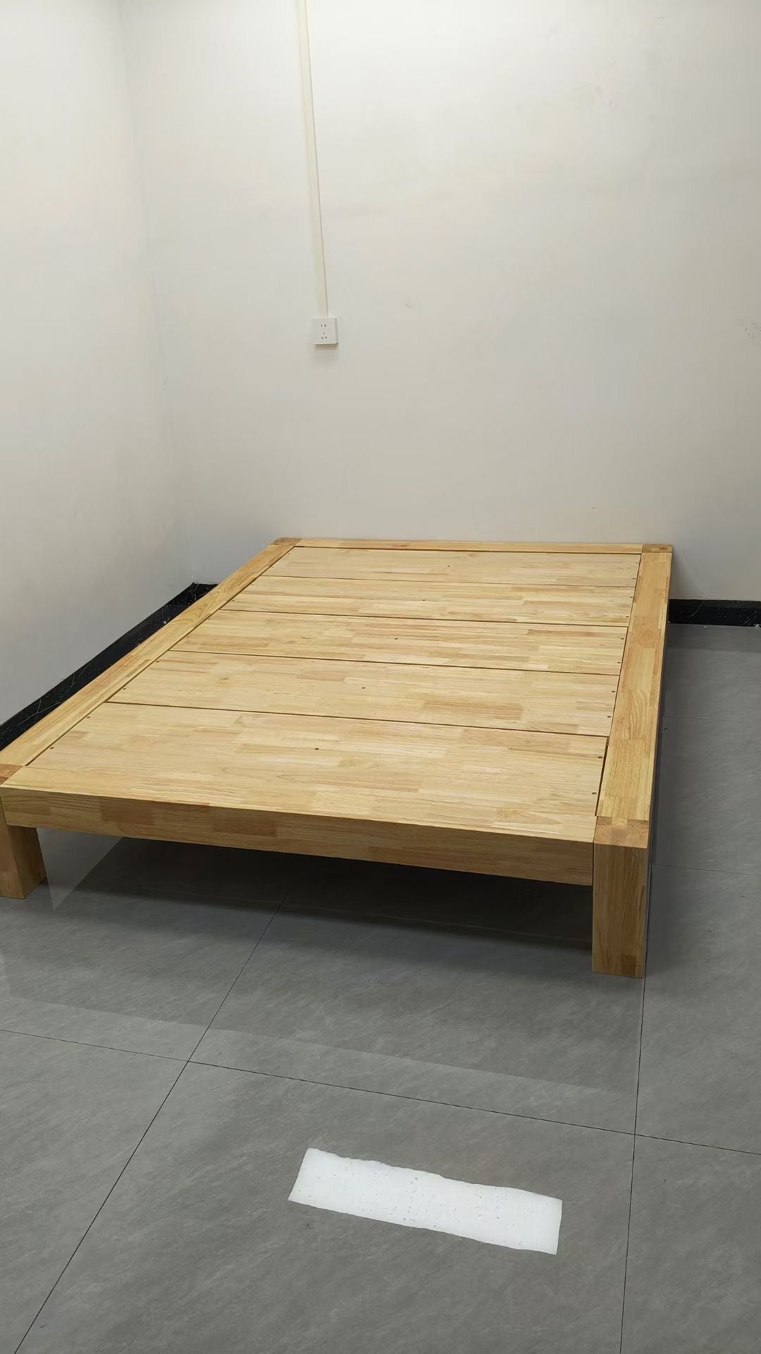 ANJU Chunky Leg Solid Oak Platform Bed, Low Japanese Bed Frame with Plank Deck, Super Single to King